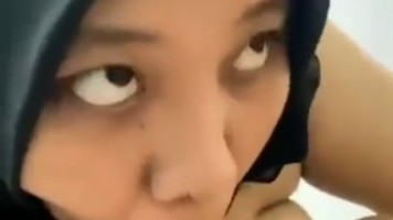 Bokep Jilbab – MILF Hijab Chubby Lahap Bener Emut Punyaku Ngewe Yuk