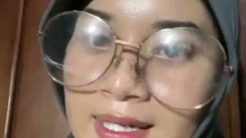 Ghea Jilbab Colmek Pake Dildo Besar