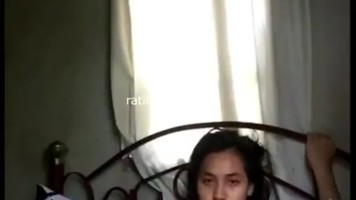 Bokep Indo Ratih Lagi Horny Colmek Di Kamarnya